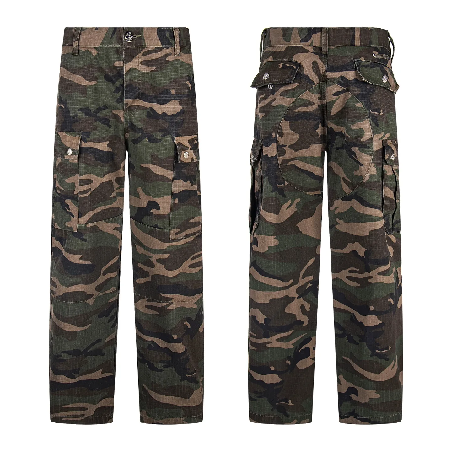 P260 Chrome hearts CH Chrome hearts new silver camouflage three-dimensional pocket overalls Chrome hearts is a top brand in the fashion world, and these pants are one of the best. It uses the classic Levi's jeans bottom panel, which has been carefully disassembled and spliced. The washed effect is natural, showing a unique retro charm. The pants are based on camouflage and are paired with cross patches, which have a great visual impact. These patches are exquisitely crafted and have a luxurious feel. The hardware accessories are ultra-exquisite. The placket buckle is made of silver, hand-polished and painted with distressing liquid. The main buckle has a three-dimensional cross flower shape. The six-pointed star screws and hand-cut leather washers on the back are full of details, which are both beautiful and durable. Style number: 1731# Color: Camouflage Size: 28 30 32 34 36